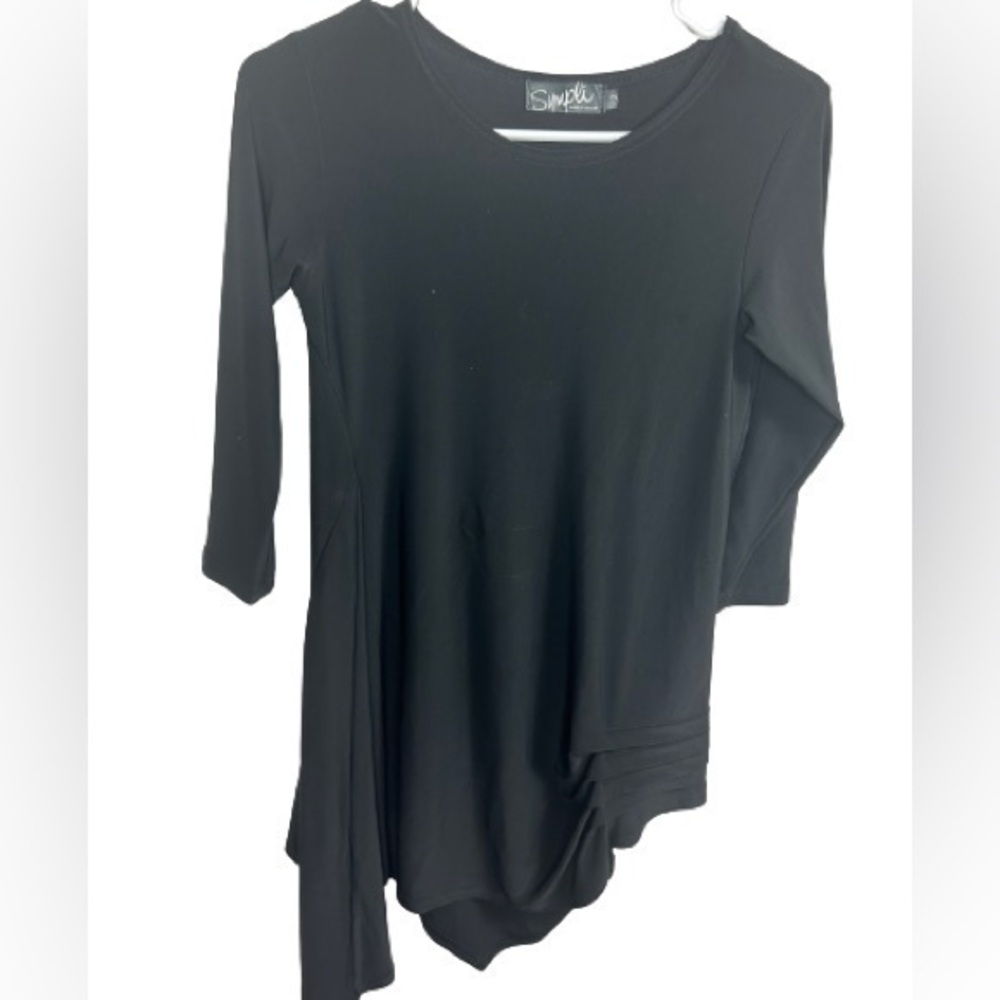 Sympli‎ black asymmetrical top